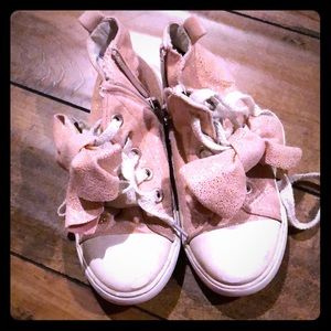 Cat and Jack bow shoes